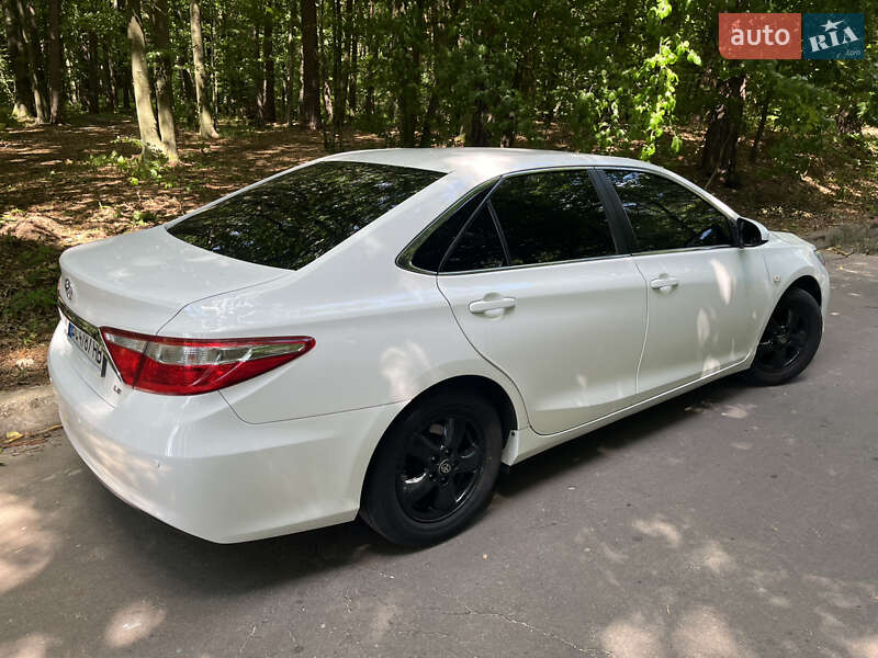 Седан Toyota Camry 2015 в Львові