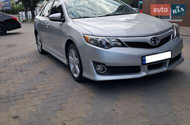 Седан Toyota Camry 2012 в Черновцах