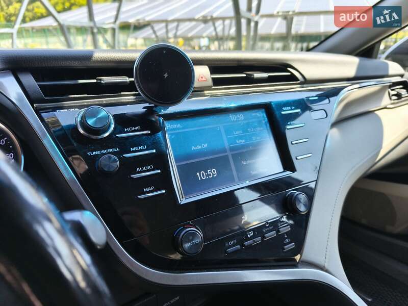 Седан Toyota Camry 2018 в Львові