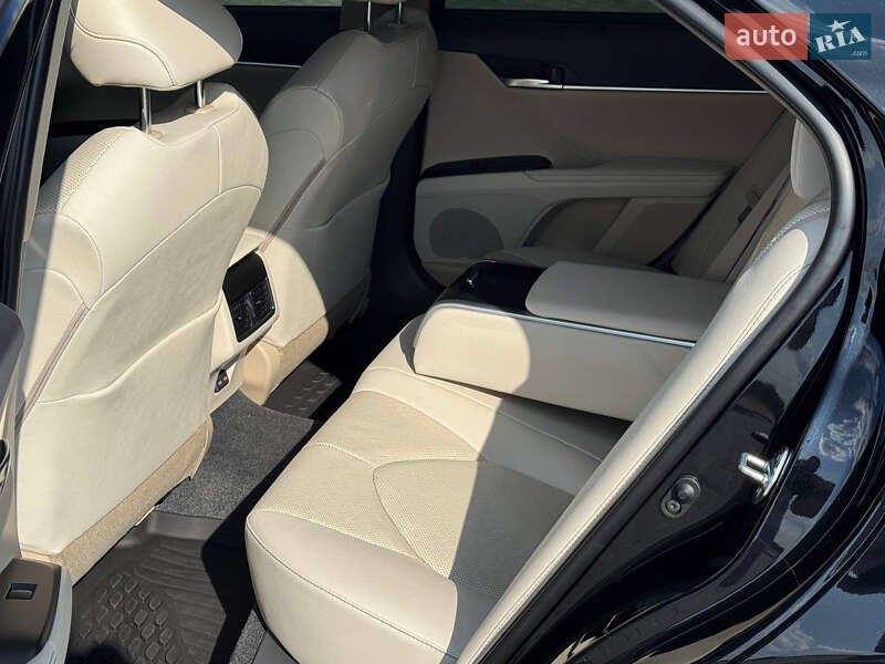 Седан Toyota Camry 2023 в Миколаєві