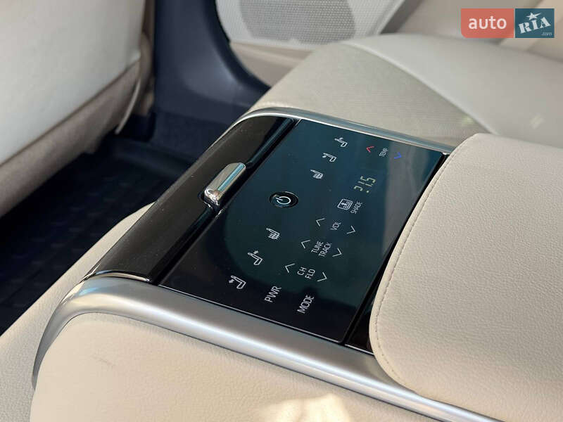 Седан Toyota Camry 2023 в Миколаєві