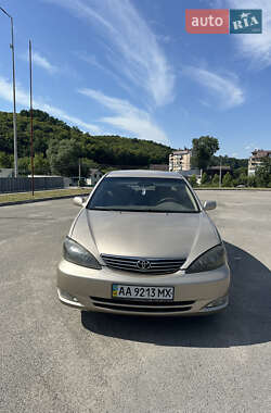Седан Toyota Camry 2003 в Обухові