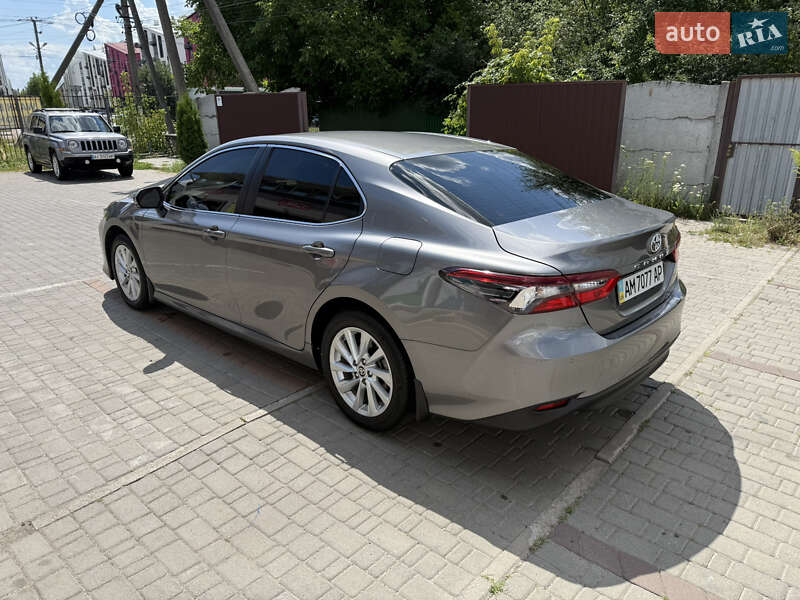 Седан Toyota Camry 2021 в Киеве