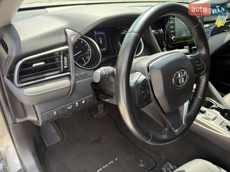 Седан Toyota Camry 2021 в Киеве