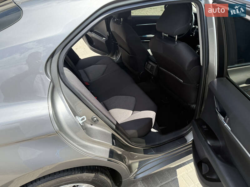 Седан Toyota Camry 2021 в Киеве