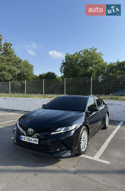 Седан Toyota Camry 2018 в Днепре