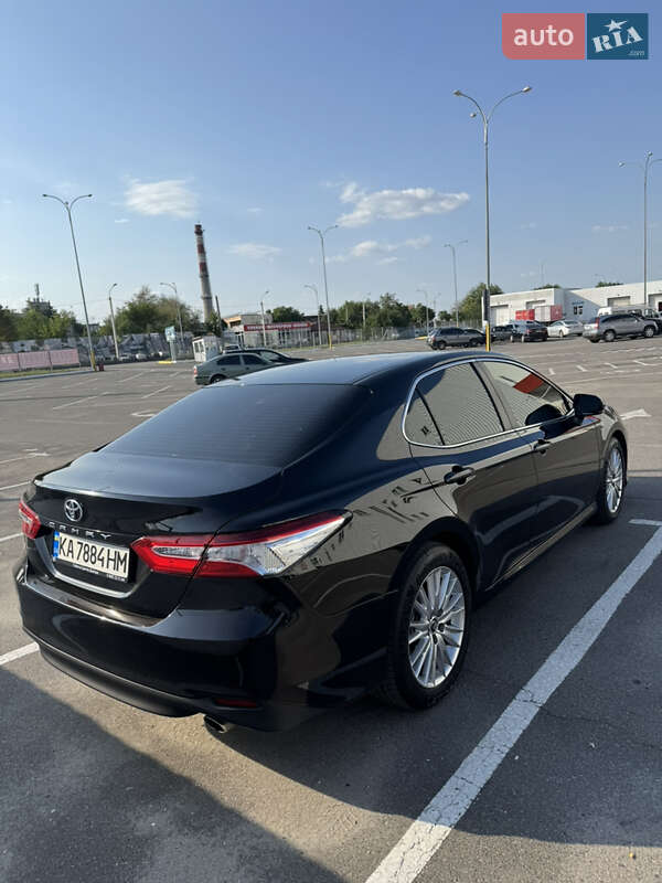 Седан Toyota Camry 2018 в Днепре