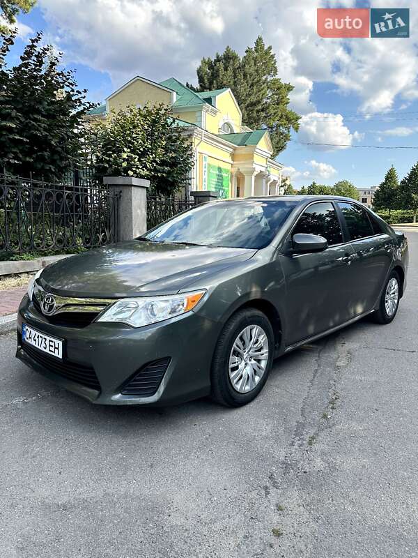 Седан Toyota Camry 2014 в Умані