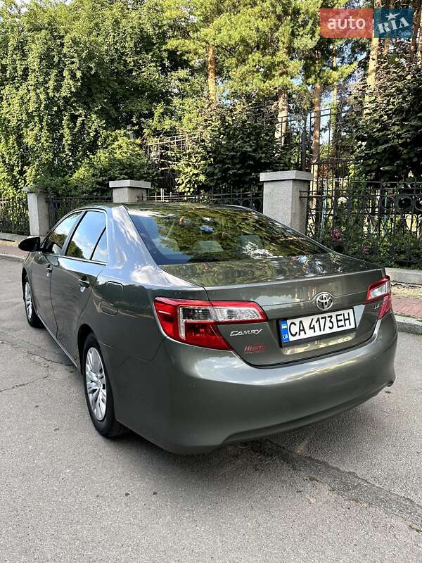 Седан Toyota Camry 2014 в Умані