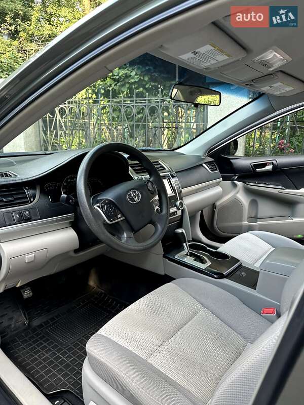 Седан Toyota Camry 2014 в Умані