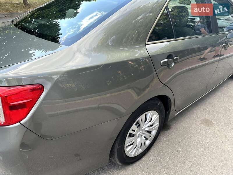 Седан Toyota Camry 2014 в Умані