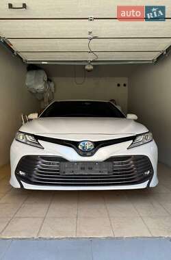 Седан Toyota Camry 2019 в Днепре