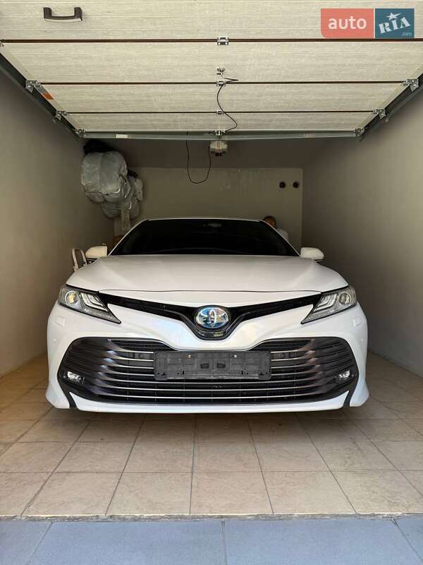 Toyota Camry 2019