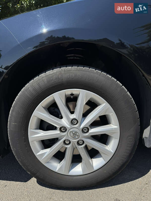 Седан Toyota Camry 2013 в Умани