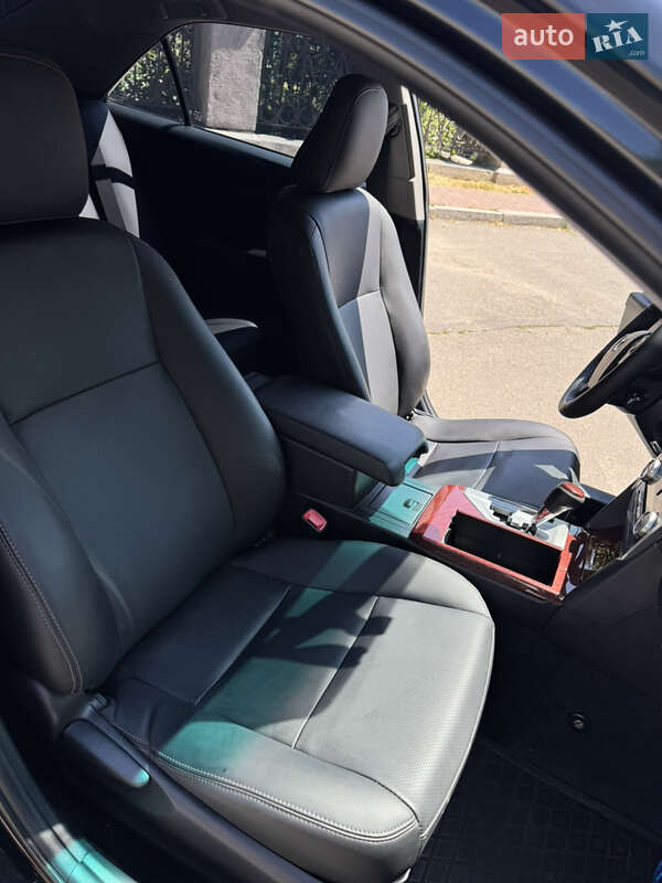 Седан Toyota Camry 2013 в Умани