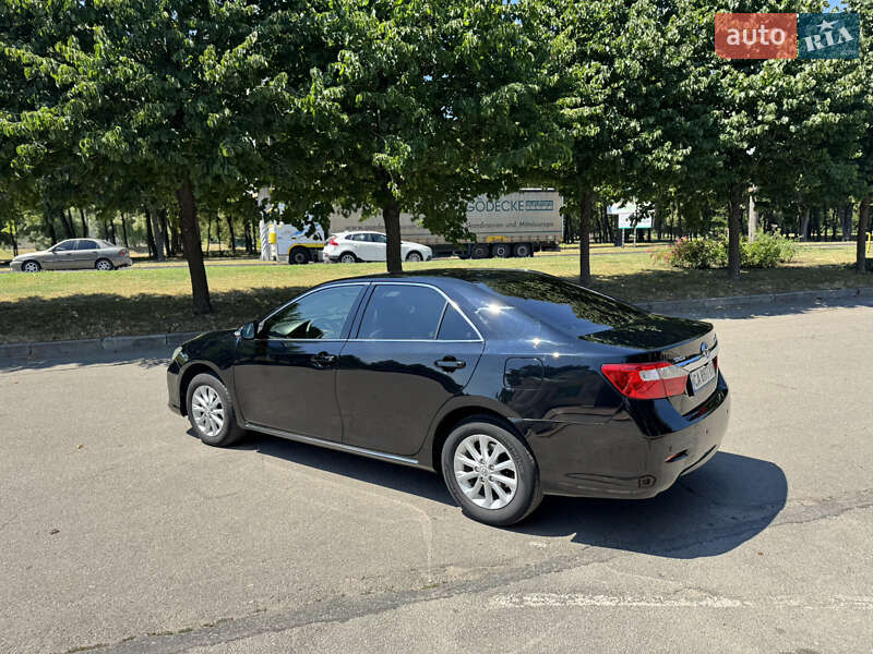 Седан Toyota Camry 2013 в Умани