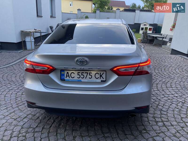 Седан Toyota Camry 2017 в 
