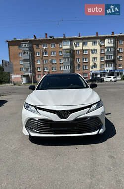 Седан Toyota Camry 2018 в Полтаве