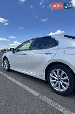 Седан Toyota Camry 2019 в 