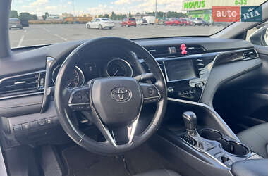 Седан Toyota Camry 2019 в 