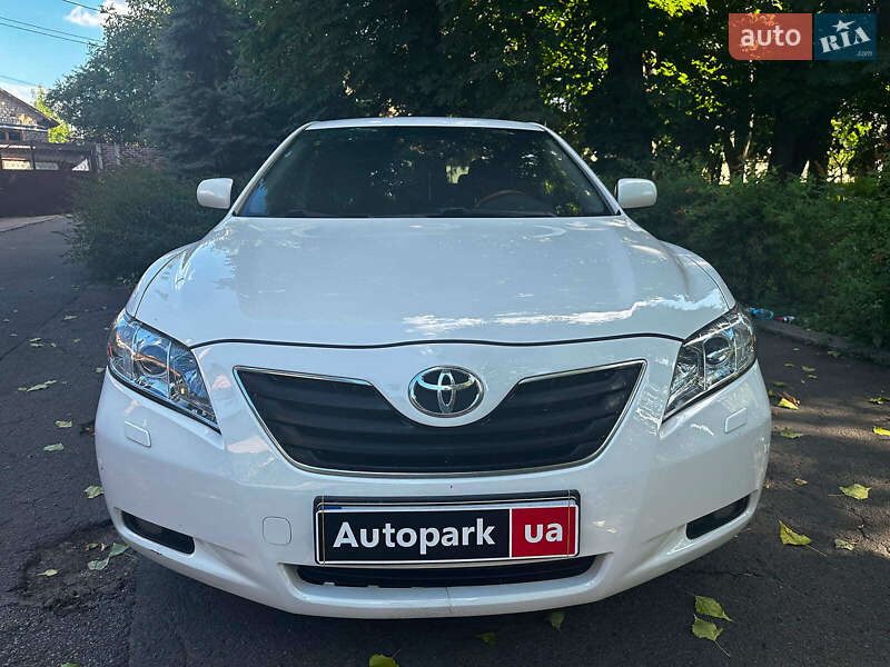 Седан Toyota Camry 2008 в Киеве