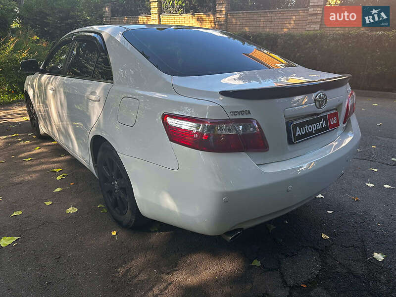 Седан Toyota Camry 2008 в Киеве
