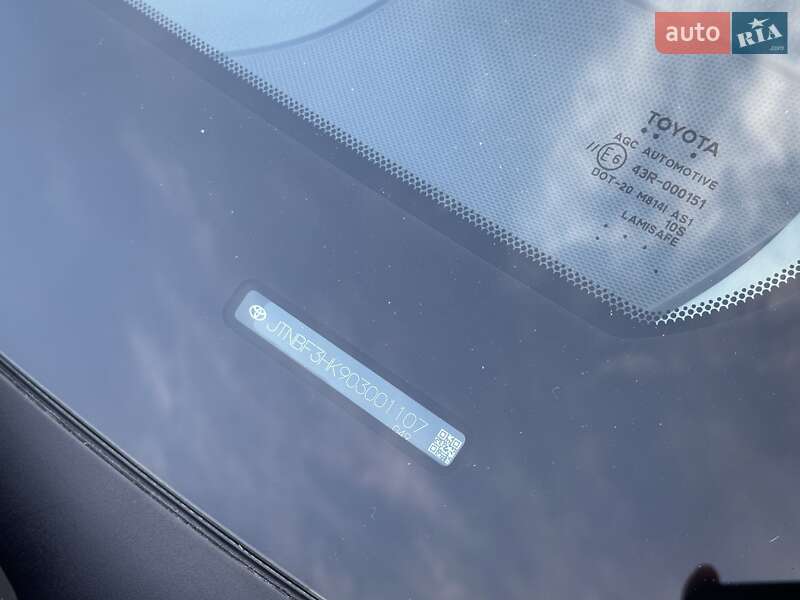 Седан Toyota Camry 2017 в Львові