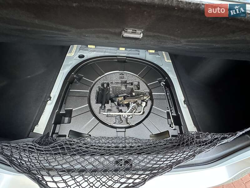 Седан Toyota Camry 2017 в Львові