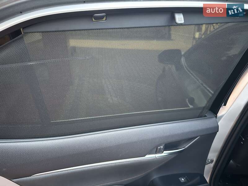 Седан Toyota Camry 2017 в Львові