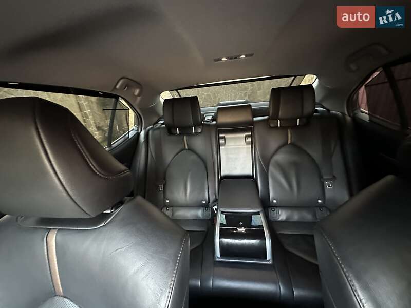 Седан Toyota Camry 2017 в Львові