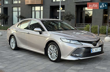 Седан Toyota Camry 2017 в Киеве