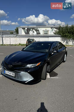 Седан Toyota Camry 2018 в Киеве