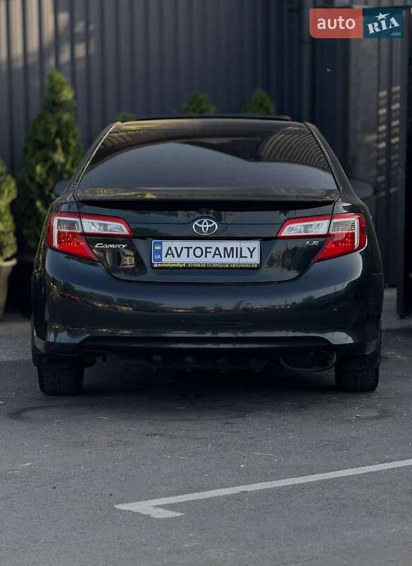 Седан Toyota Camry 2013 в Днепре