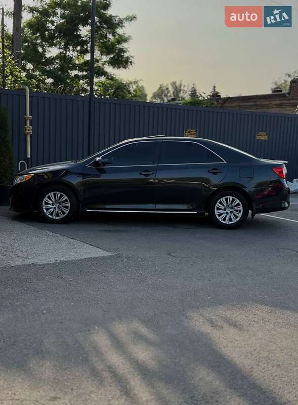 Седан Toyota Camry 2013 в Днепре