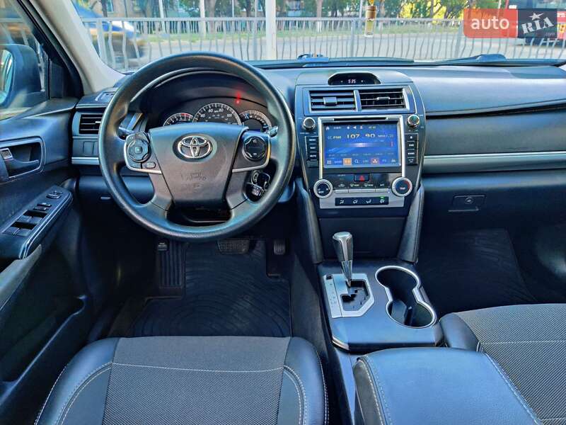 Седан Toyota Camry 2014 в Харькове