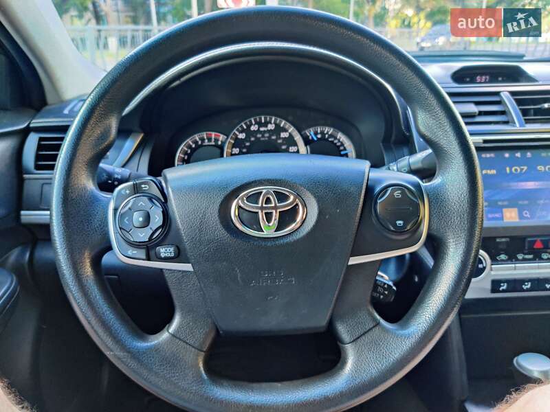 Седан Toyota Camry 2014 в Харькове
