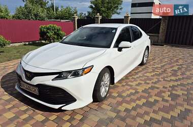 Седан Toyota Camry 2018 в Хмельницькому