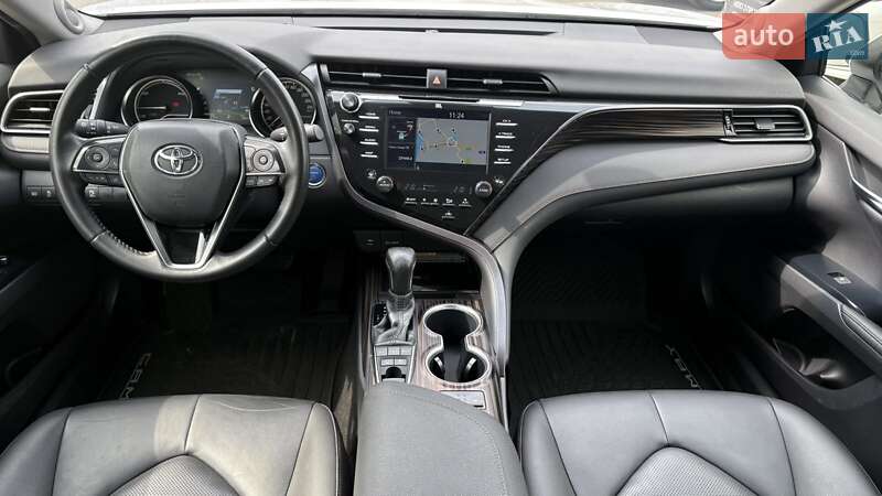 Седан Toyota Camry 2019 в Києві