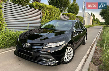 Седан Toyota Camry 2018 в Киеве