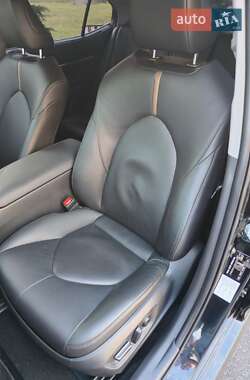 Седан Toyota Camry 2019 в 
