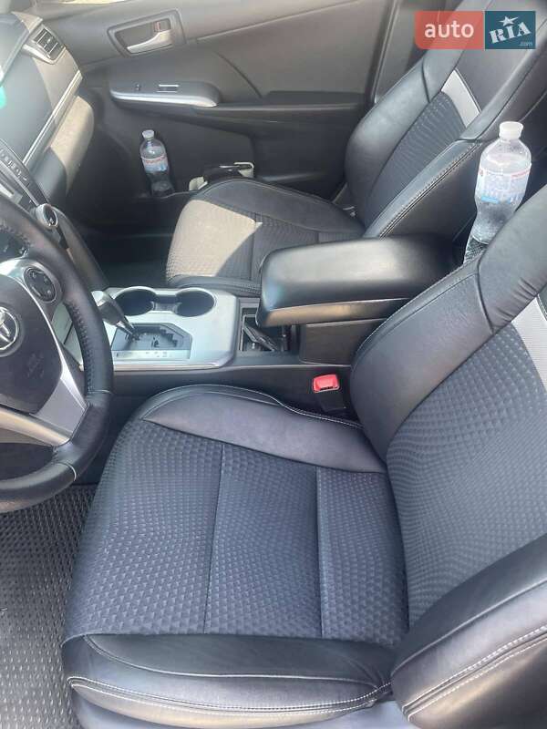 Седан Toyota Camry 2014 в Києві