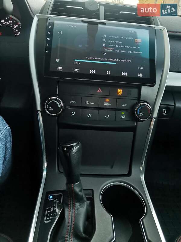 Седан Toyota Camry 2015 в Стрию