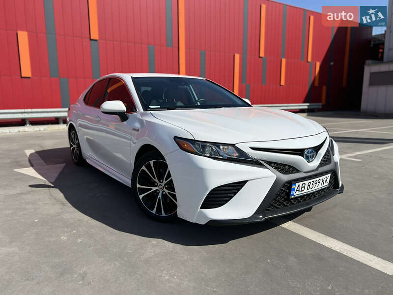 Седан Toyota Camry 2020 в Киеве