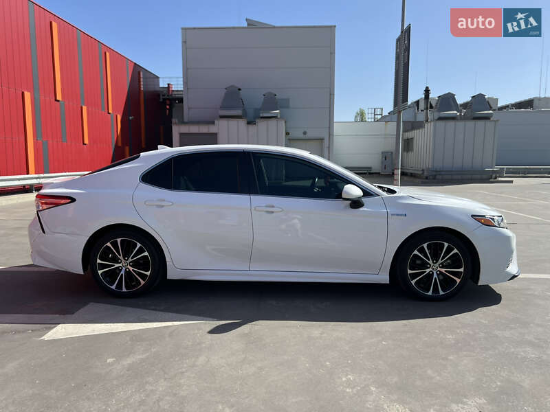 Седан Toyota Camry 2020 в Киеве
