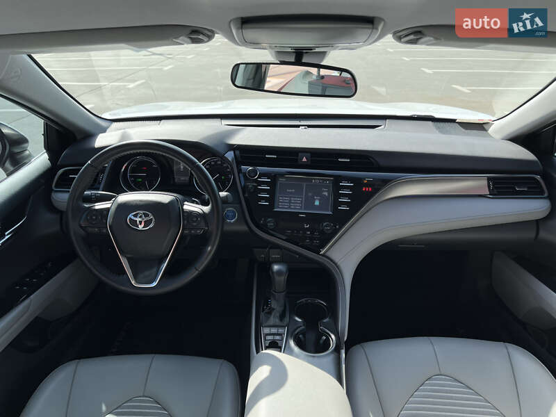 Седан Toyota Camry 2020 в Киеве