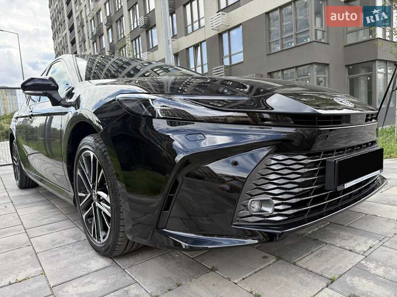 Toyota Camry 2025