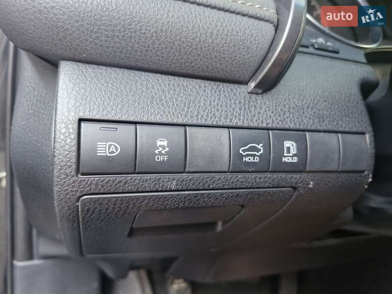 Седан Toyota Camry 2018 в Миргороде