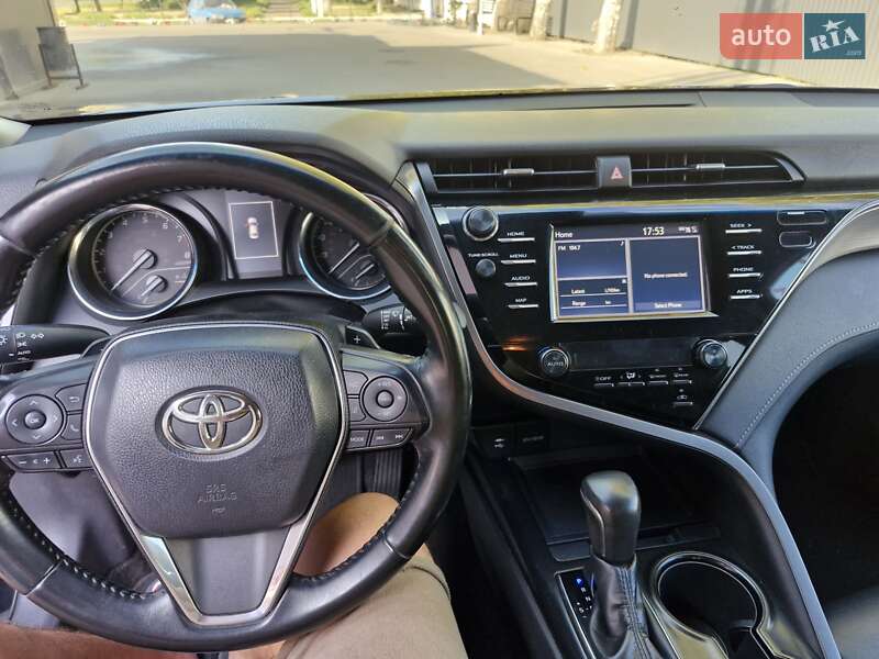 Седан Toyota Camry 2018 в Миргороде