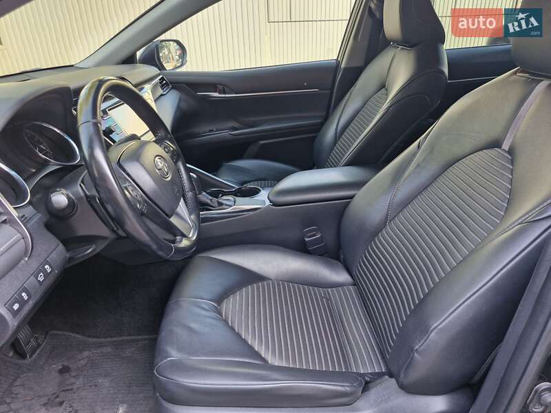 Седан Toyota Camry 2018 в Миргороде