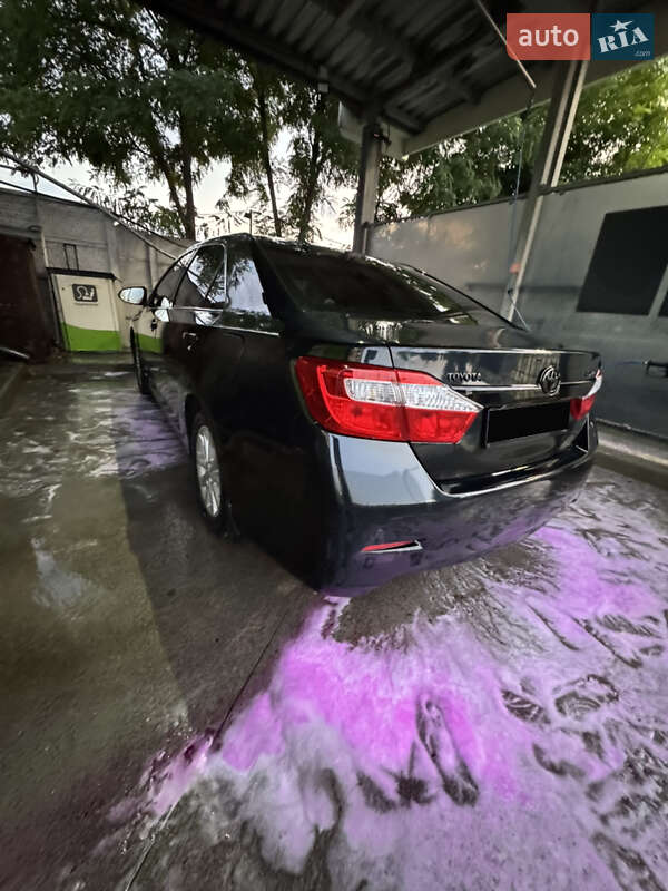 Седан Toyota Camry 2011 в Києві